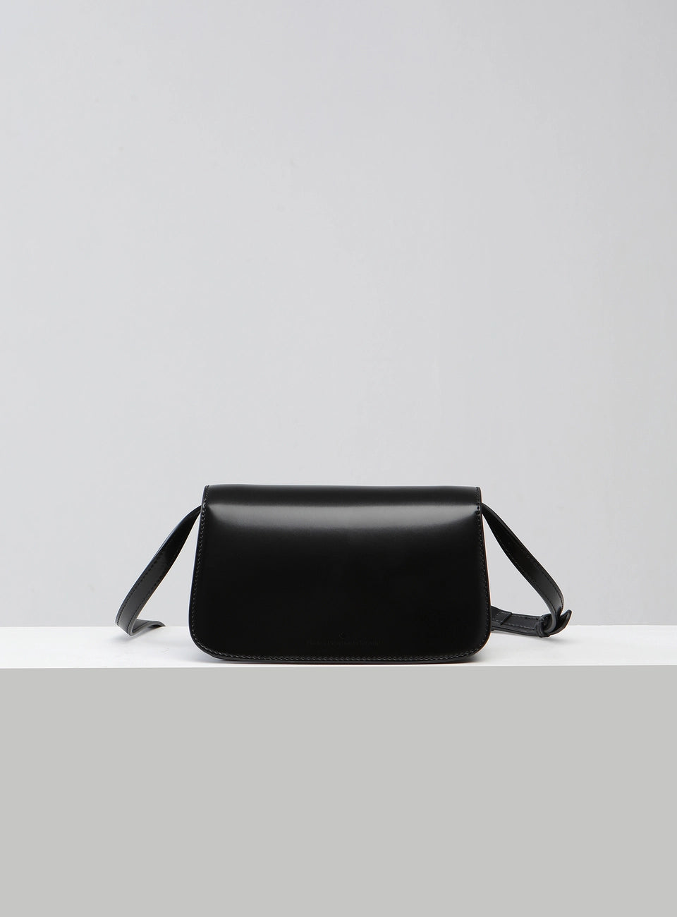 Aura Sling Bag - Black