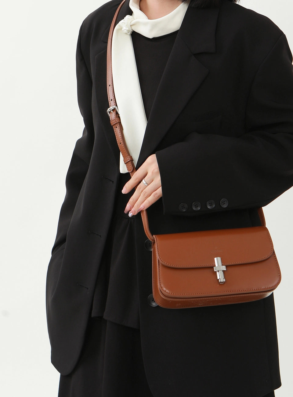 Aura Sling Bag - Black